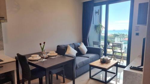 Ao Nang House | Sea View 1BR at Ao Nang Beach with Gym & Pool Amenities