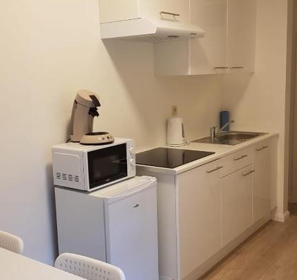 Quartier Midi-Lemonnier - Zuid-Lemonnierwijk Apartment | Family-Friendly B44 Apartment with Great Amenities