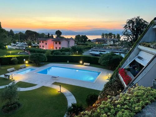 Desenzano del Garda Apartment | Cozy B44 Balcony: Family-Friendly Stay with Pool Access