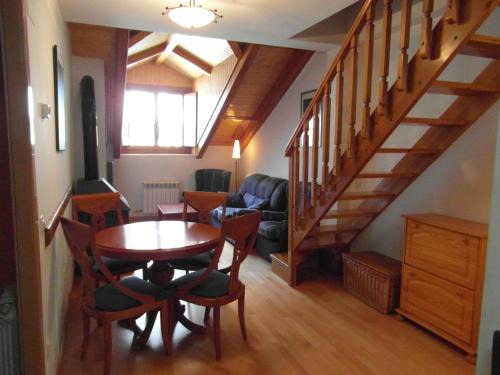Benasque Apartment | Pet-Friendly Retreat at B47 - Casa Chispa Dúplex