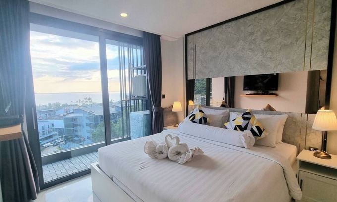 Krabi Apartment | Seaview Penthouse: 2BR, Pool & Breakfast at Ao Nang Beach