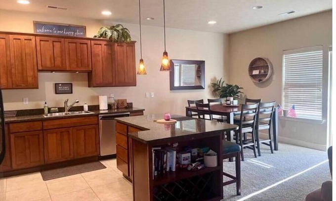 Quincy House | Relaxing B67-Unit Near Pool & Gorge Shuttle Access