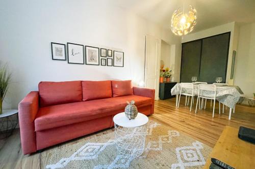 Quartier des Eaux-Claires Apartment | Pet-Friendly Haven at Le Rochambeau L'Aigle Vallier