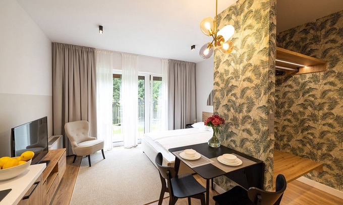 Siekierki Apartment | Family-Friendly B85 Suites with Kitchen and Breakfast Included