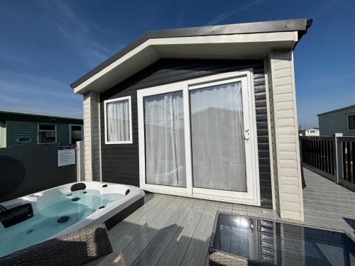 Addlethorpe Apartment | Top-Rated Family-Friendly Apartments in the UK with Pool