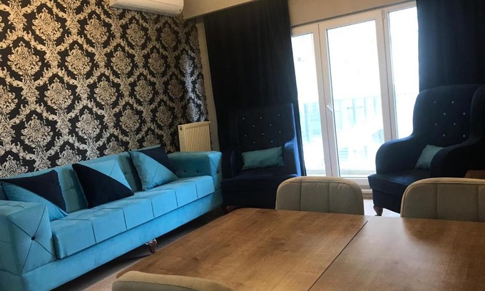 Basaksehir Apartment | Discover Başakşehir: Pet-Friendly Oasis with Pool & Hot Tub