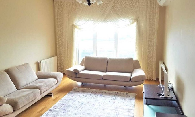Basaksehir Apartment | Modern Başakşehir Metrokent Flat with Pool & GYM Access