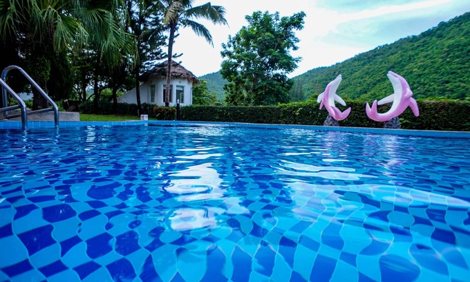 Suan Phueng Hotel | Discover Baan Aom Kod Kun Kao - Guest Rated 9/10 with Pool