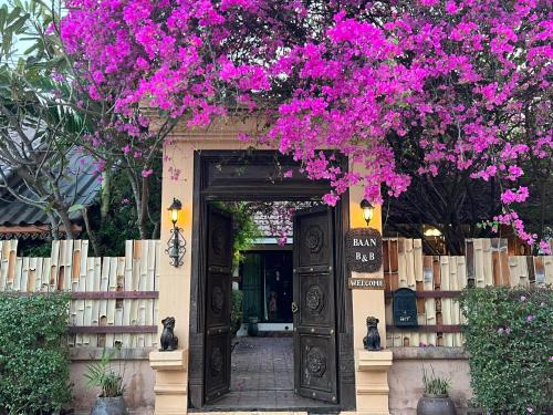 Mueang Kao Bed & Breakfast | Discover Baan B&B Sukhothai: Family-Friendly Getaway