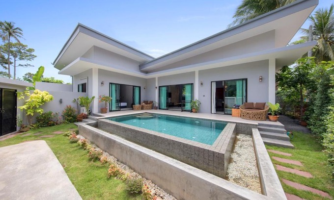 Thong Krut Villa | Discover Baan Bua: Oceanfront Bliss with Pool Access