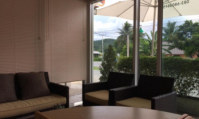 Nong Nam Daeng House | Budget-Friendly Baan Chan Suan with Great Reviews