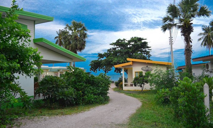 Khanom Hotel | Family-Friendly Retreat at Baan Chomlay Resort