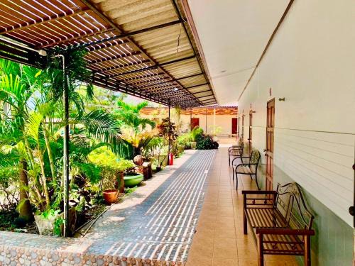 Phetchaburi Hotel | Discover OYO 75485 Baan Kenpoo Resort with Family-Friendly Amenities