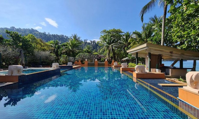 Khuekkhak Resort | Relaxing Baan Khaolak Beach Resort with Oceanfront Views