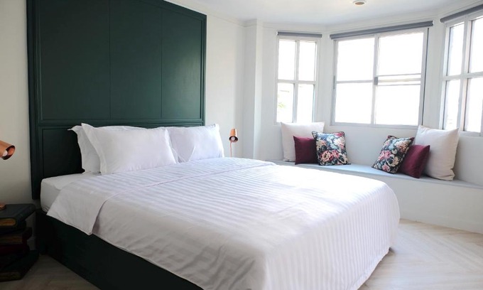 Bang Rak Apartment | Comfortable Silom Apartment Near BTS with WiFi and Netflix