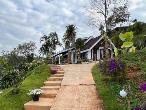 Mae Rim House | Perfect Stay at Baan Khun Waew Rimdoi: Pet-Friendly Retreat