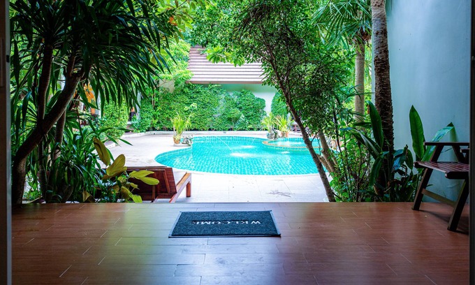 Thong Chai Hotel | Beachfront Bliss at Baan Klang Aow Resort: 8.6/10 Rating