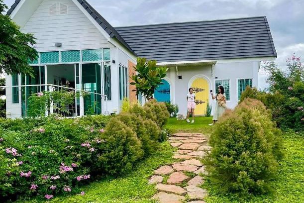 Klang Dong House | Scenic Baan Klang Khao Mountain View - Rated 9/10 by Guests