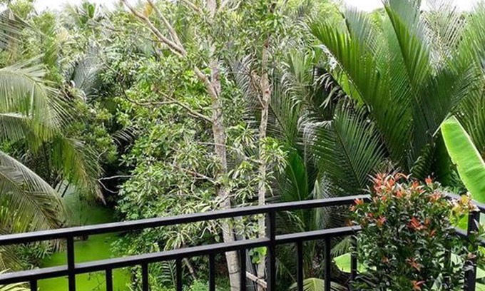 Bang Kobua Hotel | Explore Baan Klangsuan: Family-Friendly Getaway with Breakfast