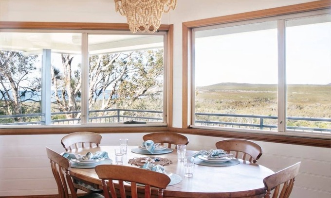 Angourie House | Stunning Baan Lek Sabai - Ocean Views with Breakfast