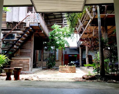 Ko Kha House | Pet-Friendly Baan Mali Lampang Homestay with Kitchen Access