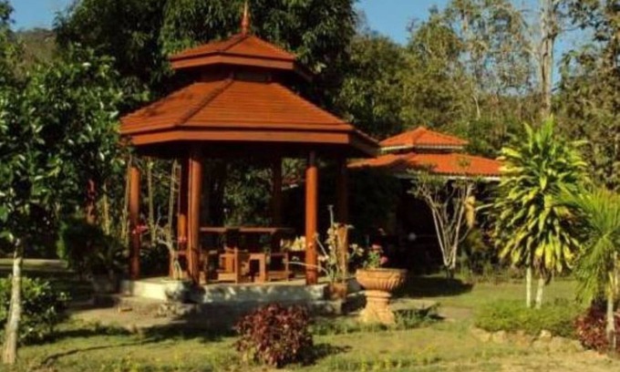 Chong Kham Hotel | Budget-Friendly Baan Phuthadol: Family-Savvy Comforts Await