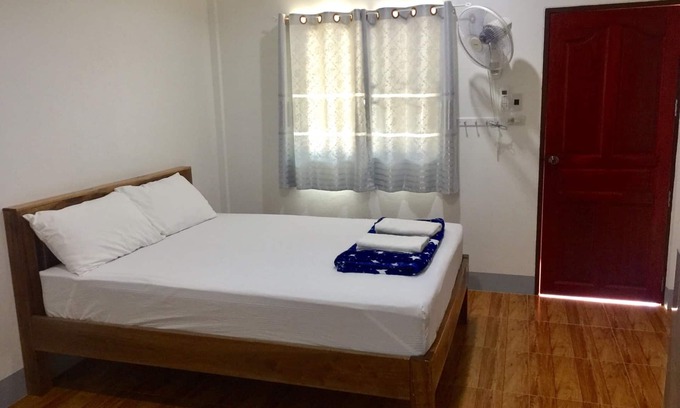 Chiang Khan Hotel | Cozy Baan Plernphat 2 with Kitchen Amenities Await You