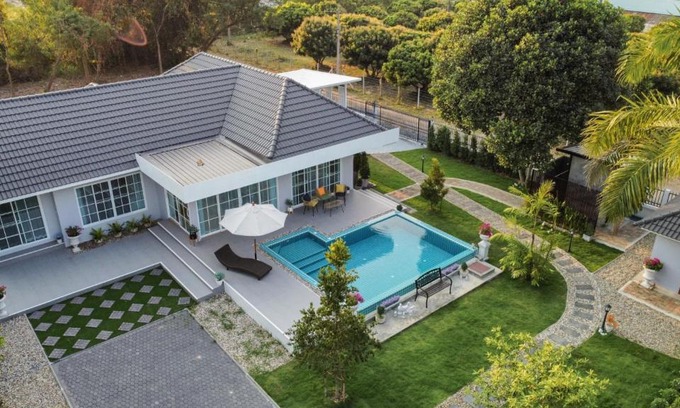 Don Kaeo Villa | Discover Baan Pool Villa Mae Rim: Family-Friendly Retreat