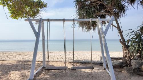 Khlong Khut Resort | Pet Friendly Baan Pun Sook Resort with Ocean Views