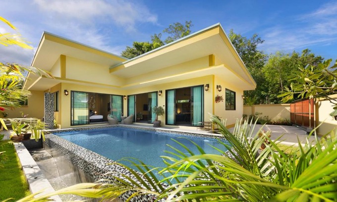 Thong Krut Villa | Pet-Friendly Baan Putahracsa with Oceanfront Views