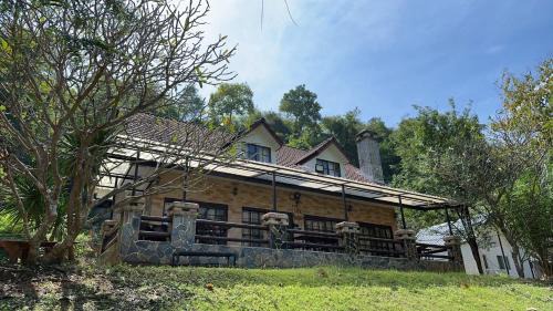 Muak Lek Villa | Discover Baan Rai Somkiat Homestay: Family-Friendly Retreat