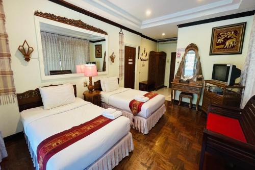 Sai Yok Hotel | Discover Baan Rim Kwai Paerimnam Resort: Family-Friendly Retreat