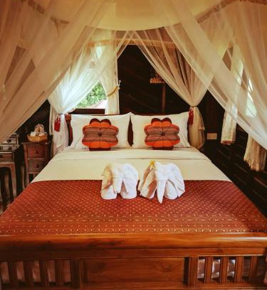 Phitsanulok House | Highly Rated Baan Sithepaban Guesthouse with Breakfast