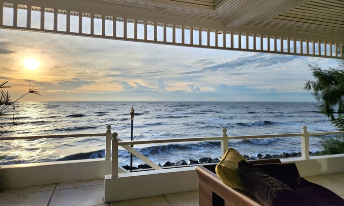 Kui Buri House | Escape to Baan Soulmates - Beachfront Retreat with Views
