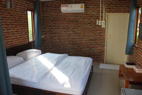 Chiang Khan House | Guest Rated 9.4: Family-Friendly Baan Suan La Moon Stay