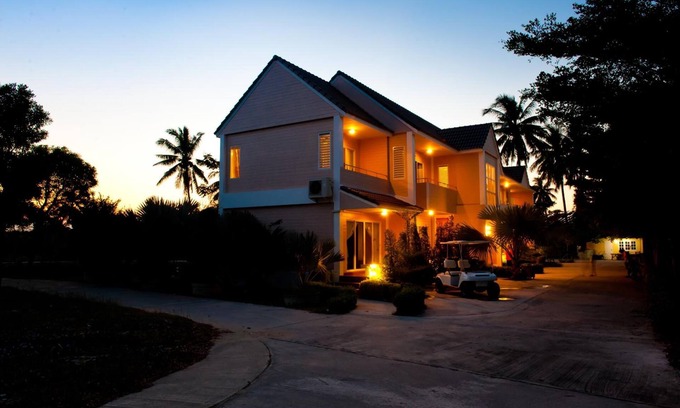 Suphan Buri Hotel | Relax at Baan Suan Resort Juree Punsuk with Family-Friendly Amenities