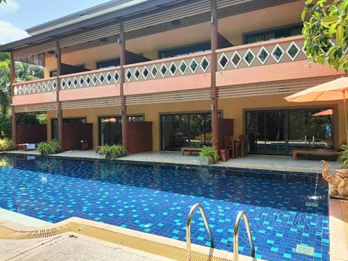 Chalong Hotel | Relaxing Baan Suan Villas Resort with Oceanfront Pool Views