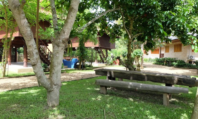Wiang Pa Pao Hotel | Discover Comfort at Baan Ta Auan Resort with Family Amenities