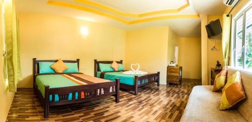 Chakphong Bed & Breakfast | Relax at Baanboonpetch Resort with Oceanfront Views