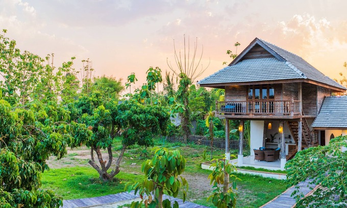 Hang Dong House | Relaxing Baanchandra Old Barn House with Spa and Breakfast