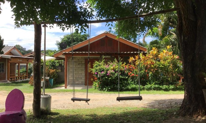 Pua House | Budget-Friendly Baanpak Chomdoi: Family-Friendly Retreat