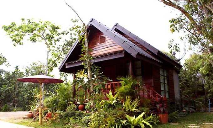 Bang Khonthi Resort | Relax at Baansuan Lychee Maeklong Resort Ampawa: Spa & More