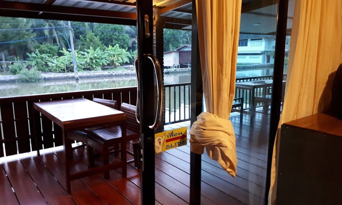 Amphawa Hotel | Cozy Baansuankamnun Montree: Family-Friendly Retreat