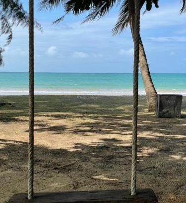 Ko Mak House | Beachfront BaanYai Guesthouse with Ocean Views & Family Fun
