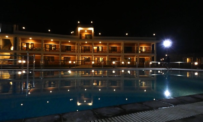 Bardia Hotel | Relax at Babai Resort: Family-Friendly with Pool & Spa