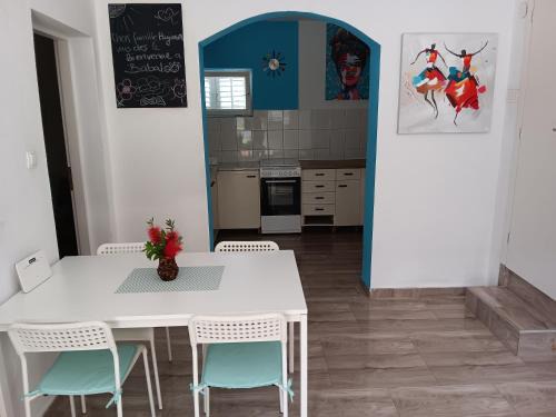 Gornji Karin Apartment | Oceanfront Babaloo Beach Apartments: Guest Rated 9.2/10