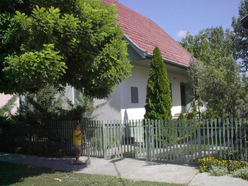 Kiskunmajsa Apartment | Family-Friendly Retreat at Babarczi Üdülőház - Rated 9/10