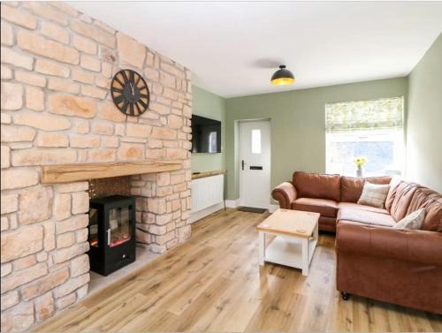 Stoney Middleton House | Idyllic Babbling Brook Cottage - Perfect for Families