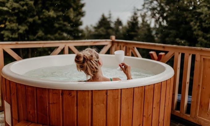 Zawoja Ski Chalet | Relaxing Babiogórska Chata with Hot Tub and Ocean View