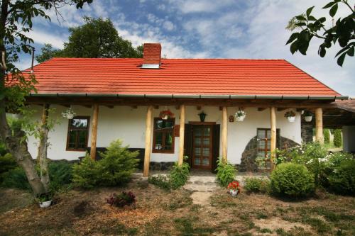 Felsotold House | Relax at Bableves Vendégház with Hot Tub & Pet-Friendly Stay